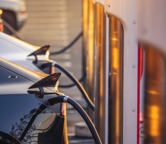 Automobilka Tesla představila sportovní vůz s raketovými tryskami Tesla. Zdroj fotky: Adobe Stock